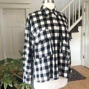 ZARA Button Up Shirt with Cargo Pockets and Raw Hem Size Small